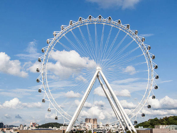 Ferris wheel ride